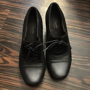 Black Clarks LaceUp Heels!!!